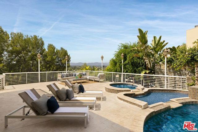 4615 White Oak Place, Los Angeles, CA 91316