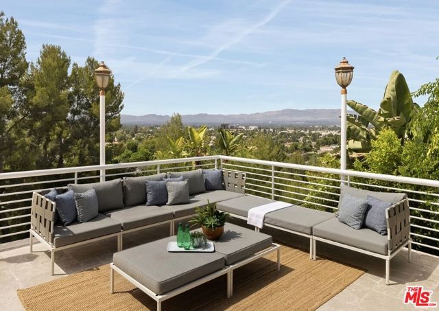 4615 White Oak Place, Los Angeles, CA 91316