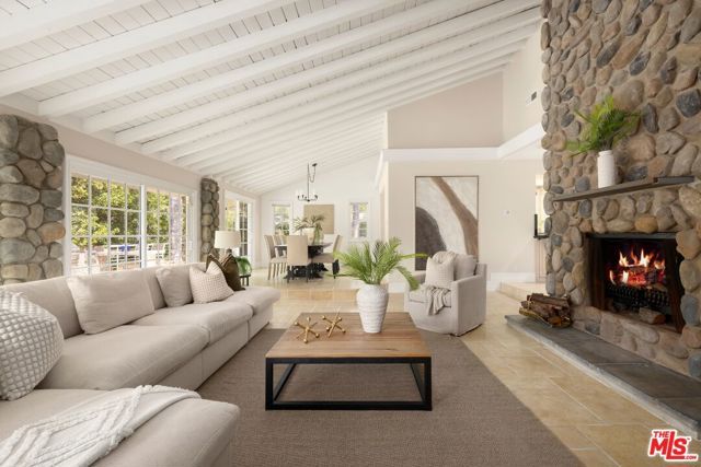 4615 White Oak Place, Los Angeles, CA 91316