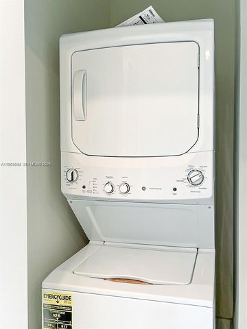 8001 NW 41st St F-206, Doral, FL 33166