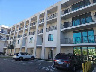 8001 NW 41st St F-206, Doral, FL 33166