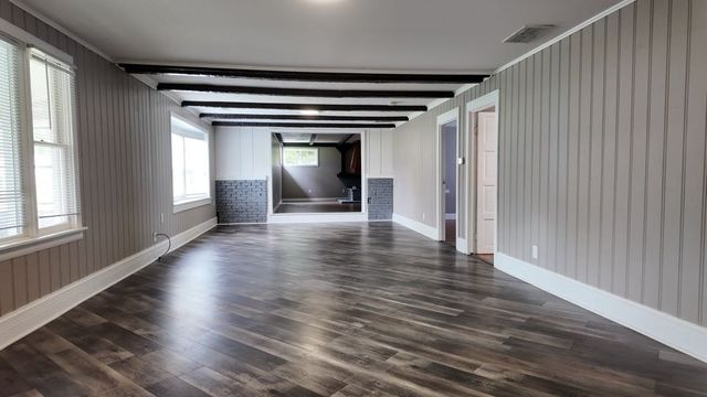 221 Central Avenue, Genoa, IL 60135