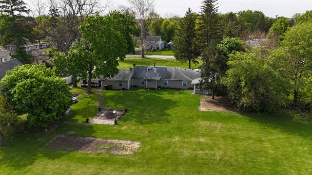 221 Central Avenue, Genoa, IL 60135