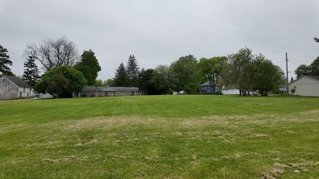 221 Central Avenue, Genoa, IL 60135