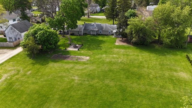 221 Central Avenue, Genoa, IL 60135