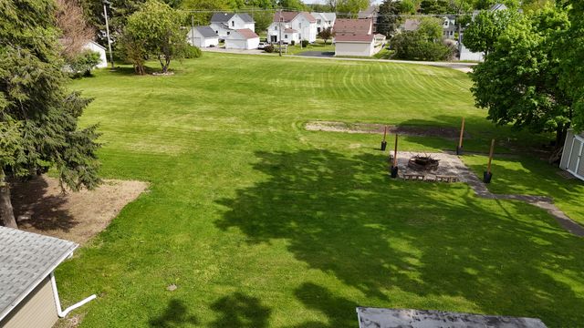 221 Central Avenue, Genoa, IL 60135