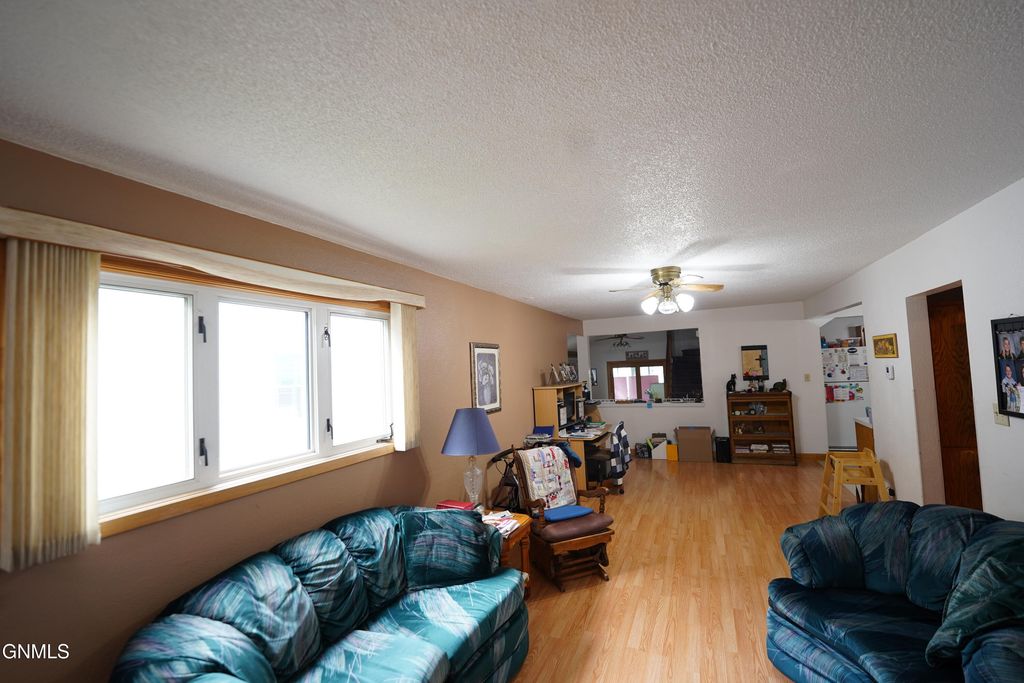 704 2nd Avenue SW, Jamestown, ND 58401 photo 5