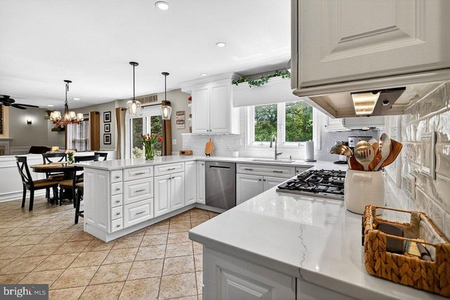 28 ARNOLD LN, Robbinsville, NJ 08691
