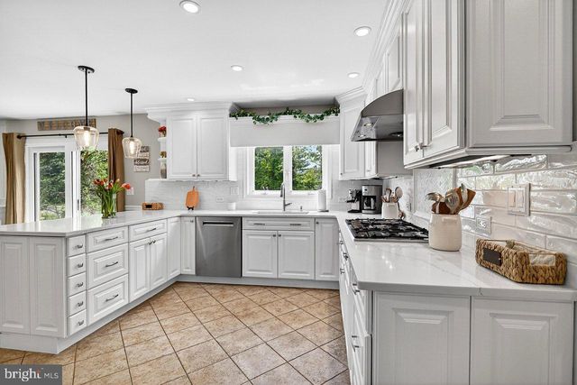 28 ARNOLD LN, Robbinsville, NJ 08691