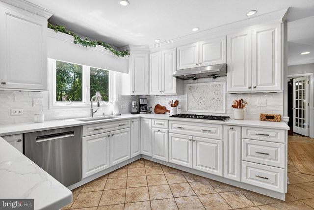 28 ARNOLD LN, Robbinsville, NJ 08691