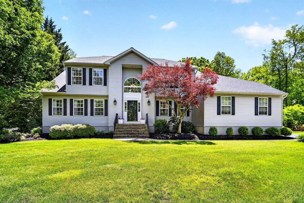 28 ARNOLD LN, Robbinsville, NJ 08691