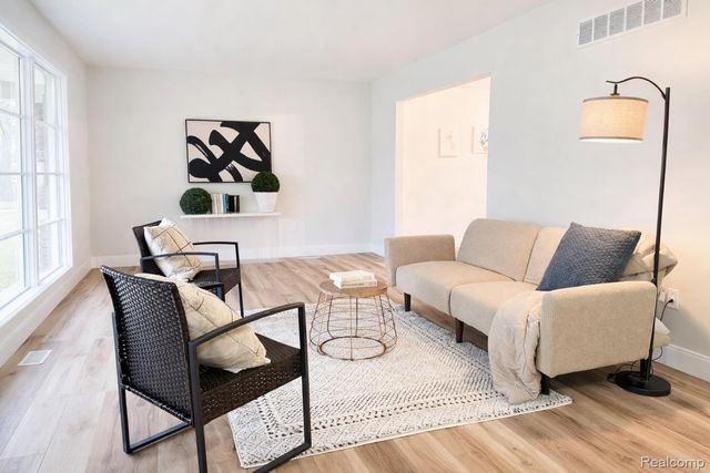 14851 Williamsburg Drive, Riverview, MI 48193