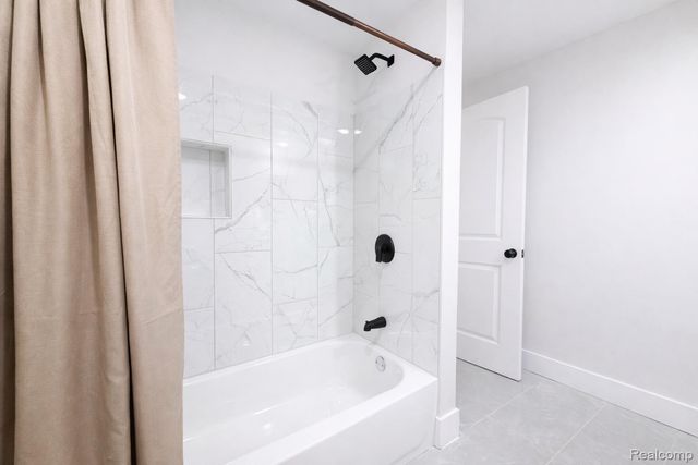 14851 Williamsburg Drive, Riverview, MI 48193