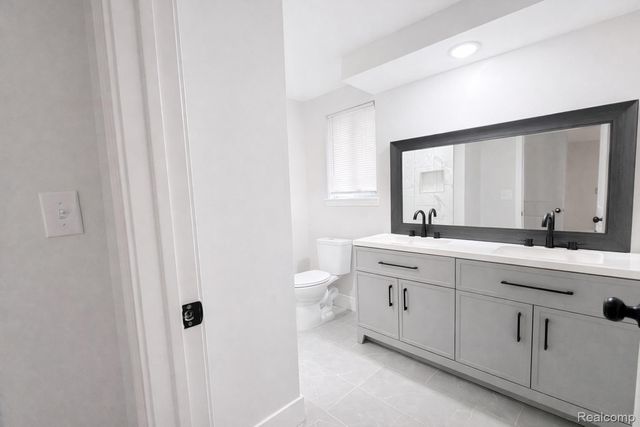 14851 Williamsburg Drive, Riverview, MI 48193