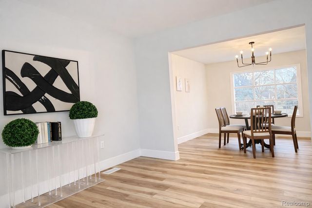 14851 Williamsburg Drive, Riverview, MI 48193