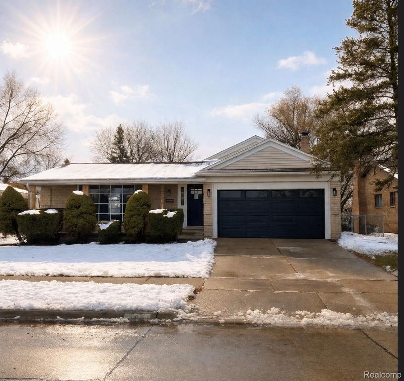 14851 Williamsburg Drive, Riverview, MI 48193