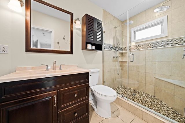 15 Avalon 1, Milton, MA 02186