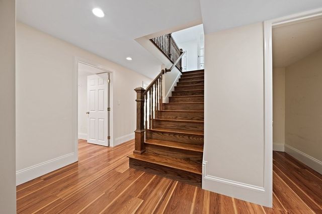 15 Avalon 1, Milton, MA 02186