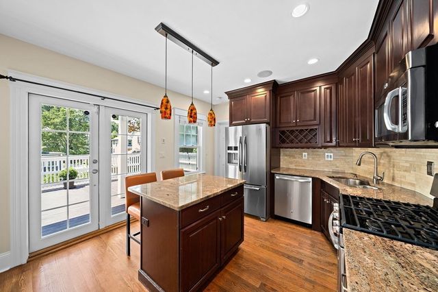 15 Avalon 1, Milton, MA 02186