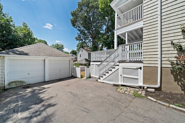 15 Avalon 1, Milton, MA 02186