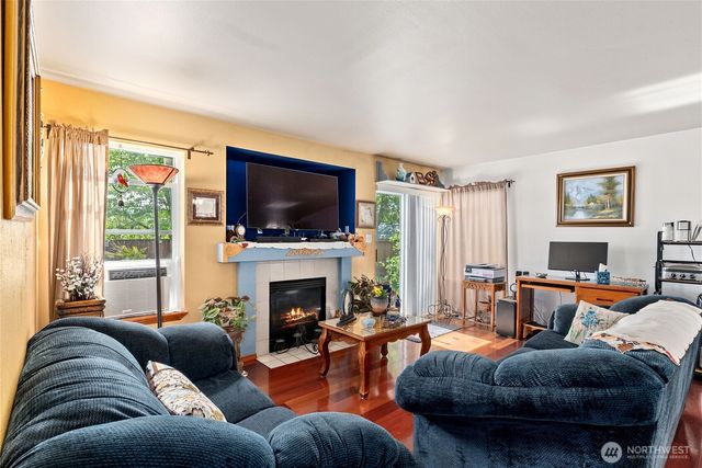 409 Kensington Avenue NW, Orting, WA 98360