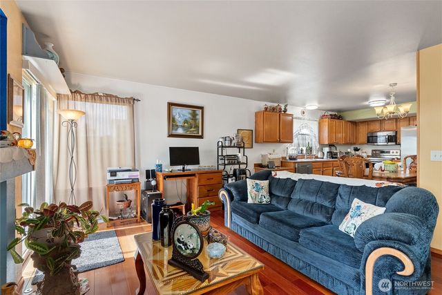 409 Kensington Avenue NW, Orting, WA 98360