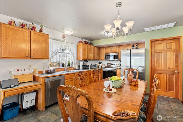 409 Kensington Avenue NW, Orting, WA 98360