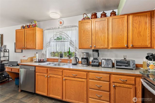 409 Kensington Avenue NW, Orting, WA 98360