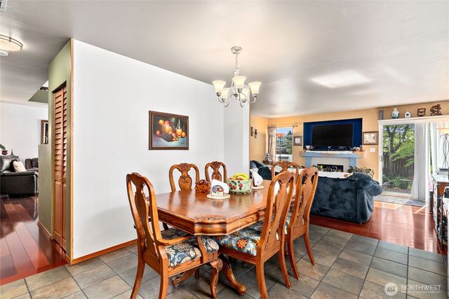 409 Kensington Avenue NW, Orting, WA 98360