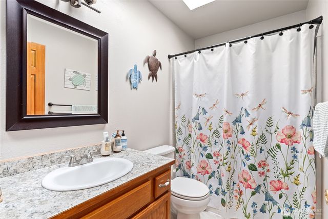 409 Kensington Avenue NW, Orting, WA 98360