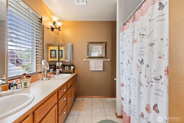 409 Kensington Avenue NW, Orting, WA 98360
