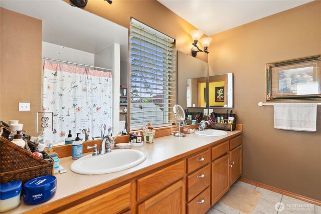 409 Kensington Avenue NW, Orting, WA 98360