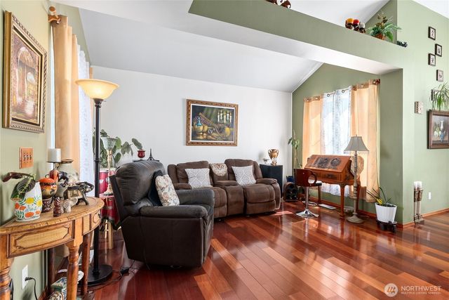 409 Kensington Avenue NW, Orting, WA 98360