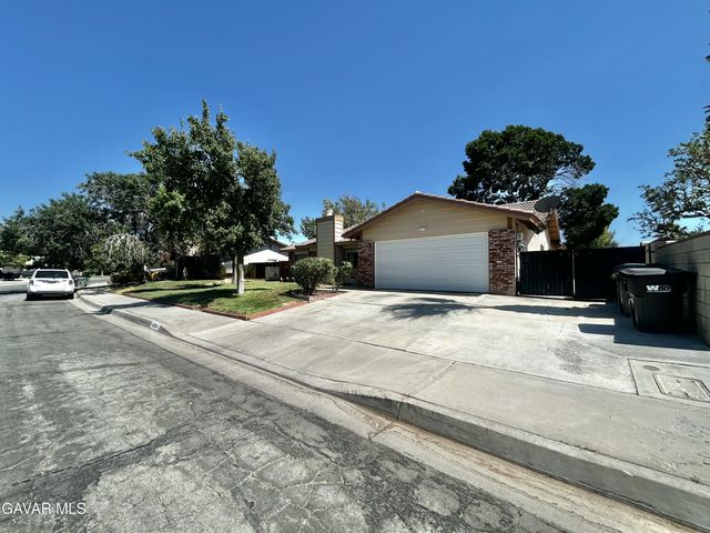 43841 Santa Rosa Circle, Lancaster, CA 93535