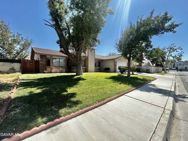 43841 Santa Rosa Circle, Lancaster, CA 93535