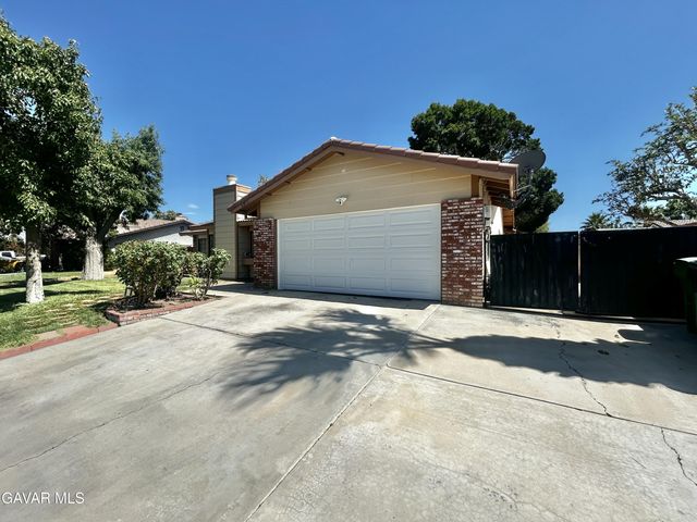 43841 Santa Rosa Circle, Lancaster, CA 93535