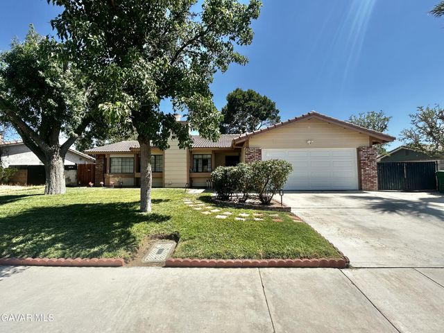 43841 Santa Rosa Circle, Lancaster, CA 93535