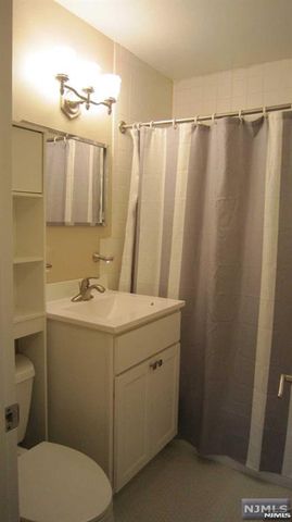 302 Washington Drive, Ramsey, NJ 07446