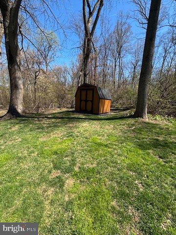 912 GREENWOOD CIR, Coatesville, PA 19320
