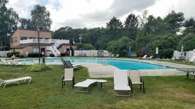 75 Balance Rock Road APT 11, Seymour, CT 06483