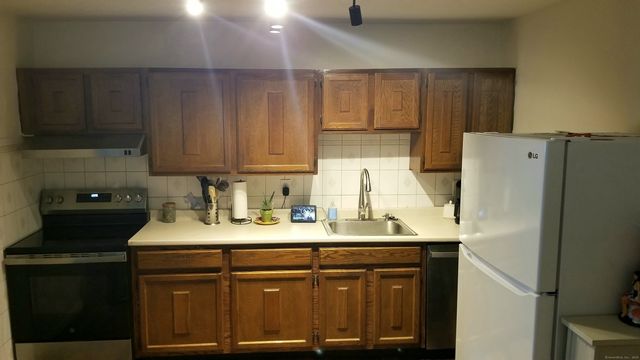 75 Balance Rock Road APT 11, Seymour, CT 06483