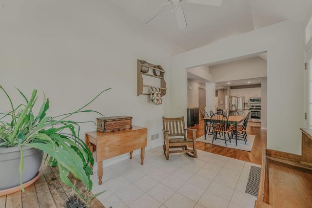 7392 Deer Valley Crossing, Powell, OH 43065