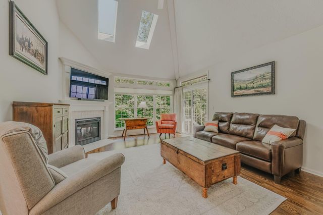 7392 Deer Valley Crossing, Powell, OH 43065