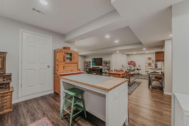 7392 Deer Valley Crossing, Powell, OH 43065