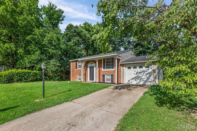 6 Kingston Drive, Fairview Heights, IL 62208