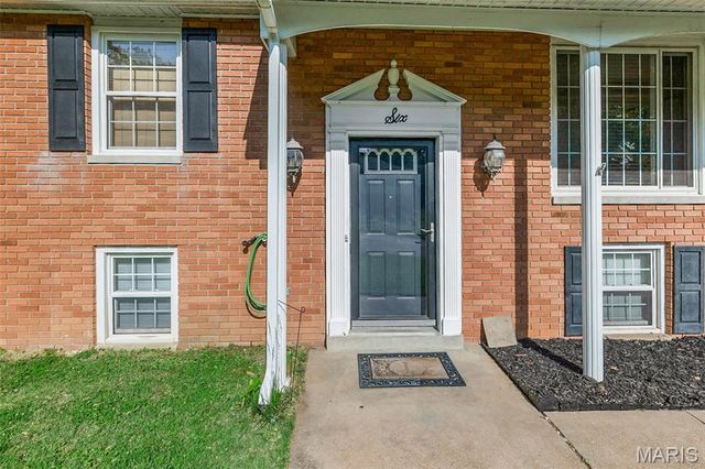 6 Kingston Drive, Fairview Heights, IL 62208