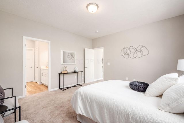 6040 Naughten Pond Drive, Columbus, OH 43213