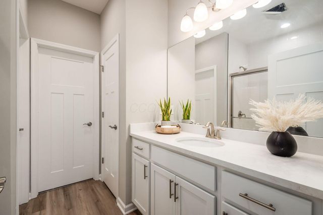 6040 Naughten Pond Drive, Columbus, OH 43213