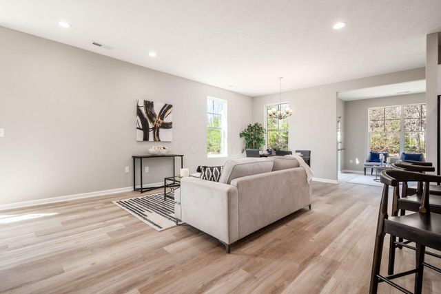 6040 Naughten Pond Drive, Columbus, OH 43213