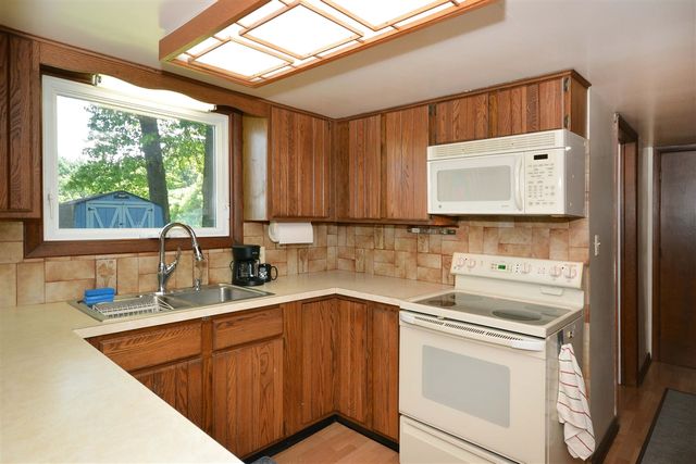 50829 Barber Street, Paw Paw, MI 49079